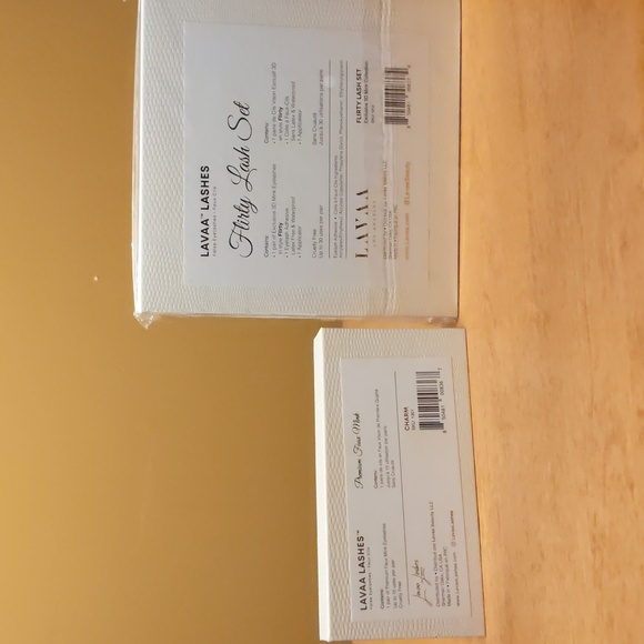 Lavaa lashes set - Picture 2 of 2